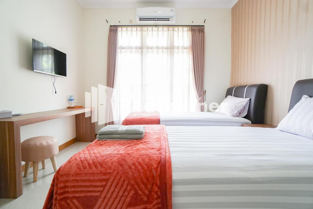 Hotel Fazza Syariah Mitra Reddoorz Jakarta Exterior foto