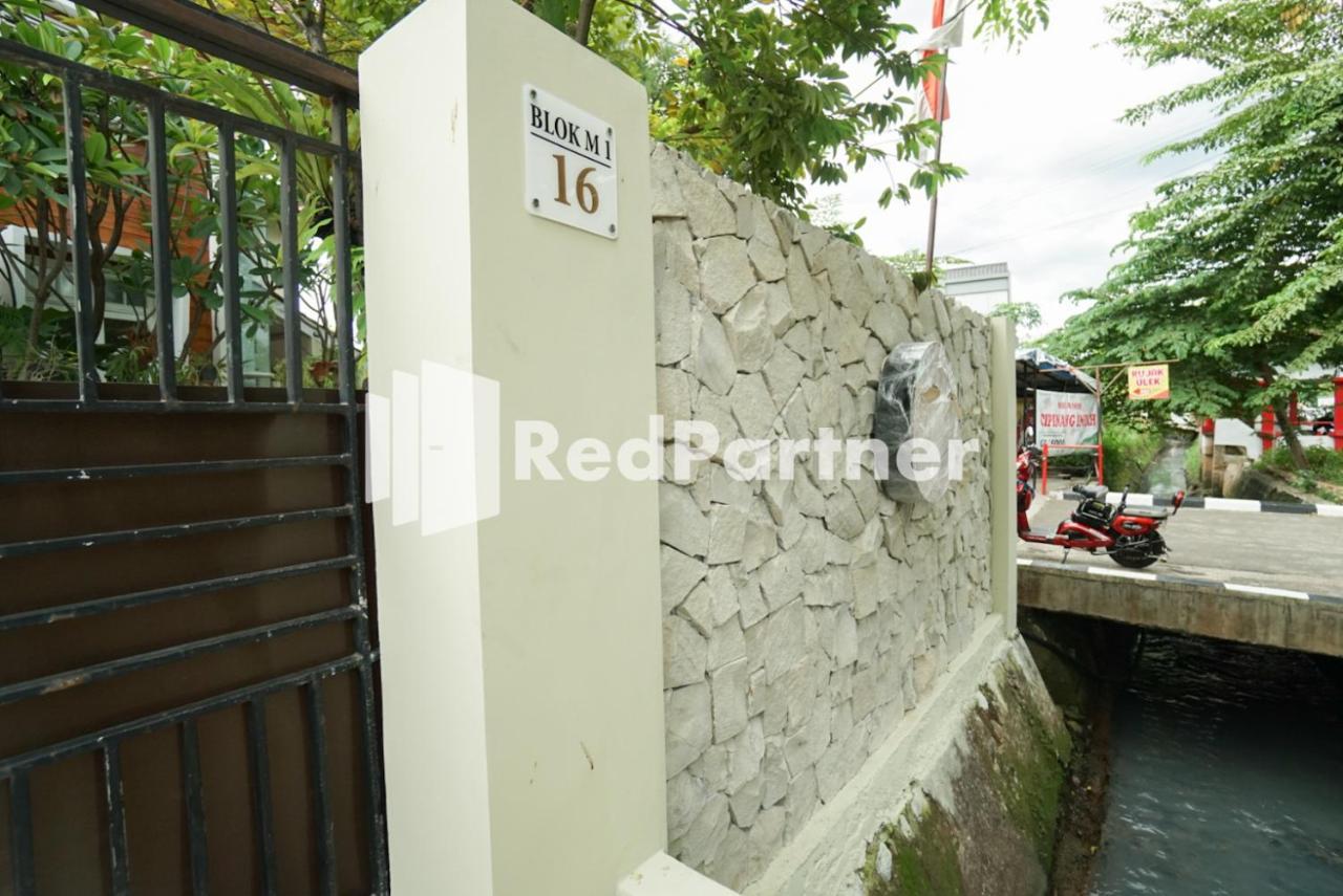 Hotel Fazza Syariah Mitra Reddoorz Jakarta Exterior foto