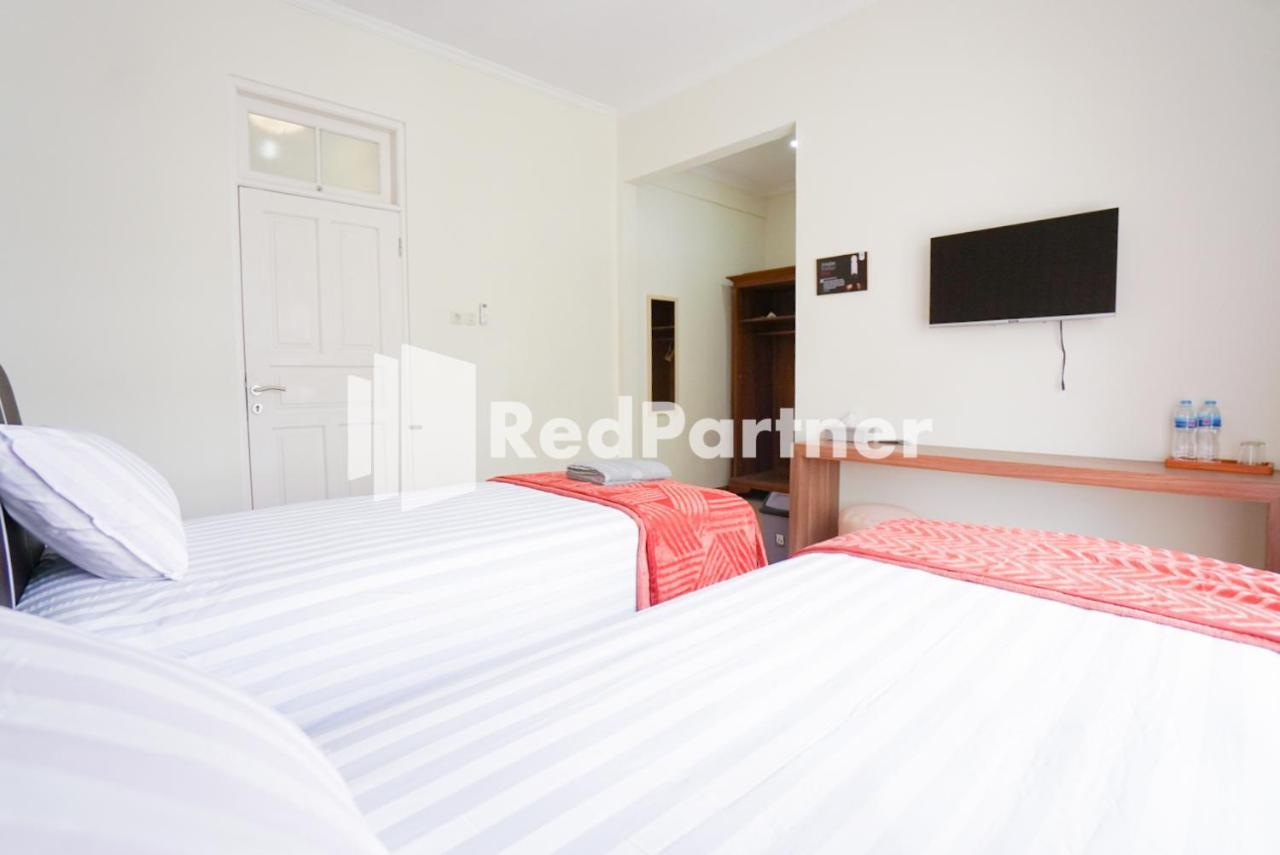 Hotel Fazza Syariah Mitra Reddoorz Jakarta Exterior foto
