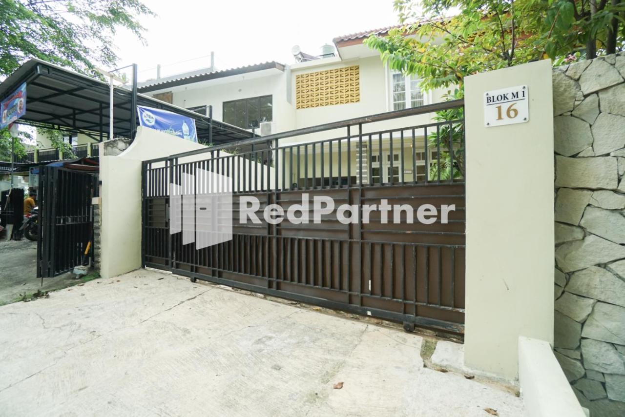 Hotel Fazza Syariah Mitra Reddoorz Jakarta Exterior foto