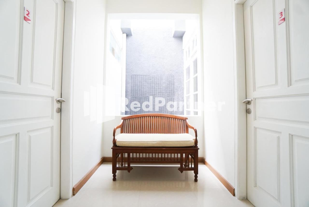 Hotel Fazza Syariah Mitra Reddoorz Jakarta Exterior foto