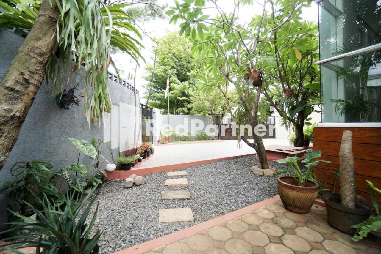 Hotel Fazza Syariah Mitra Reddoorz Jakarta Exterior foto