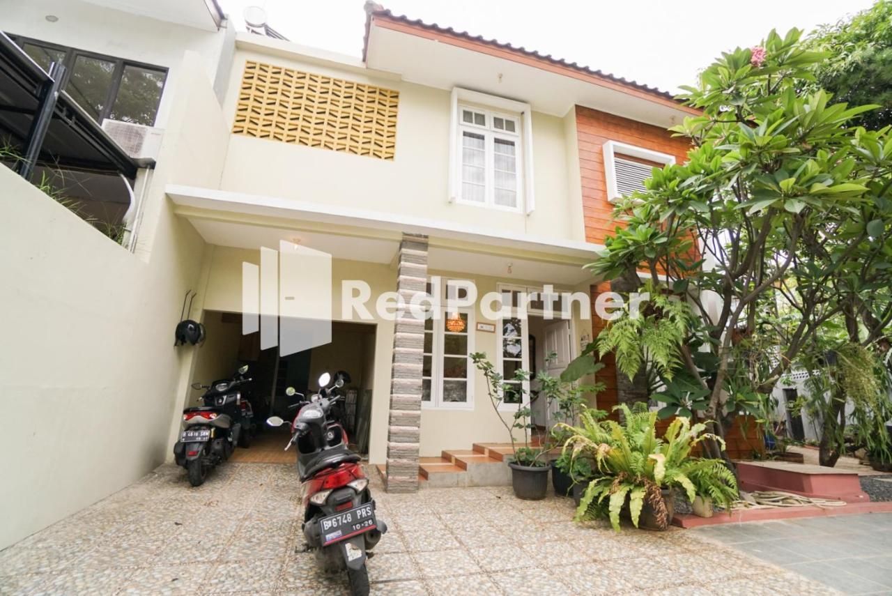 Hotel Fazza Syariah Mitra Reddoorz Jakarta Exterior foto