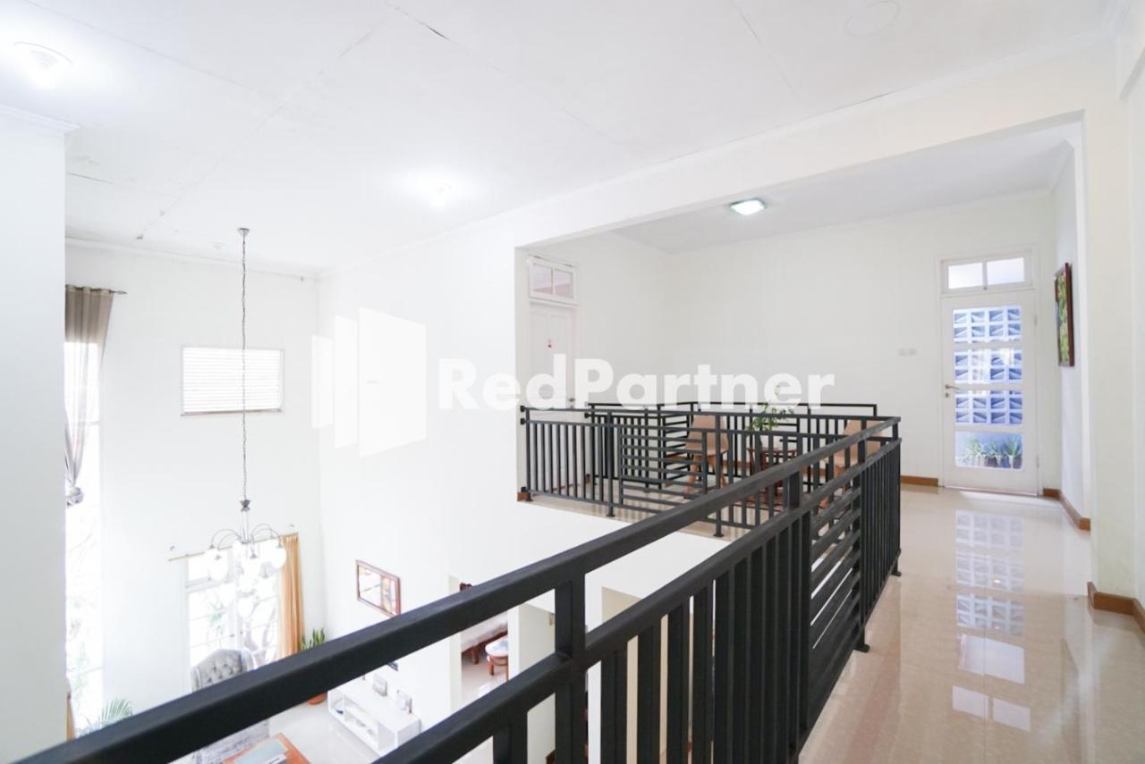 Hotel Fazza Syariah Mitra Reddoorz Jakarta Exterior foto