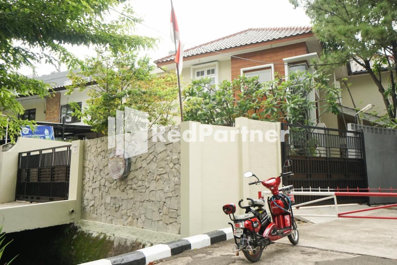 Hotel Fazza Syariah Mitra Reddoorz Jakarta Exterior foto