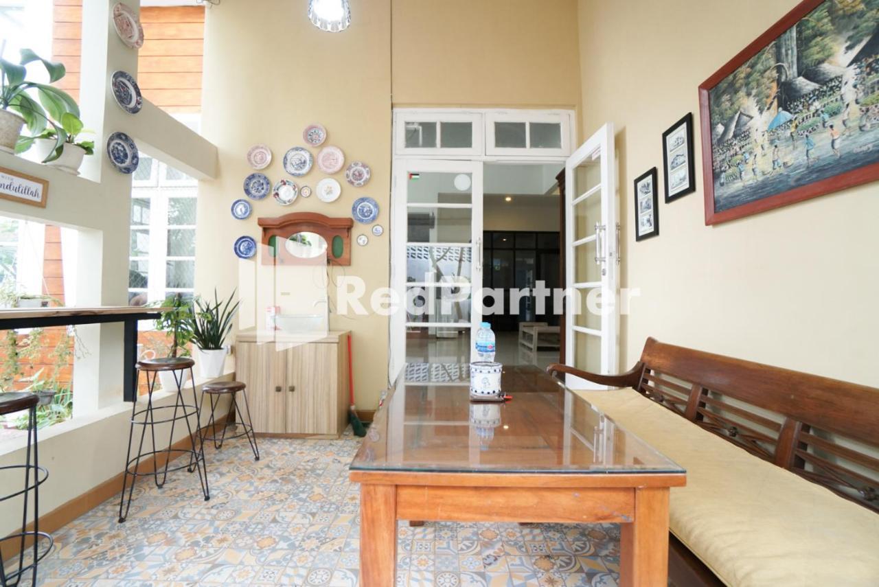 Hotel Fazza Syariah Mitra Reddoorz Jakarta Exterior foto