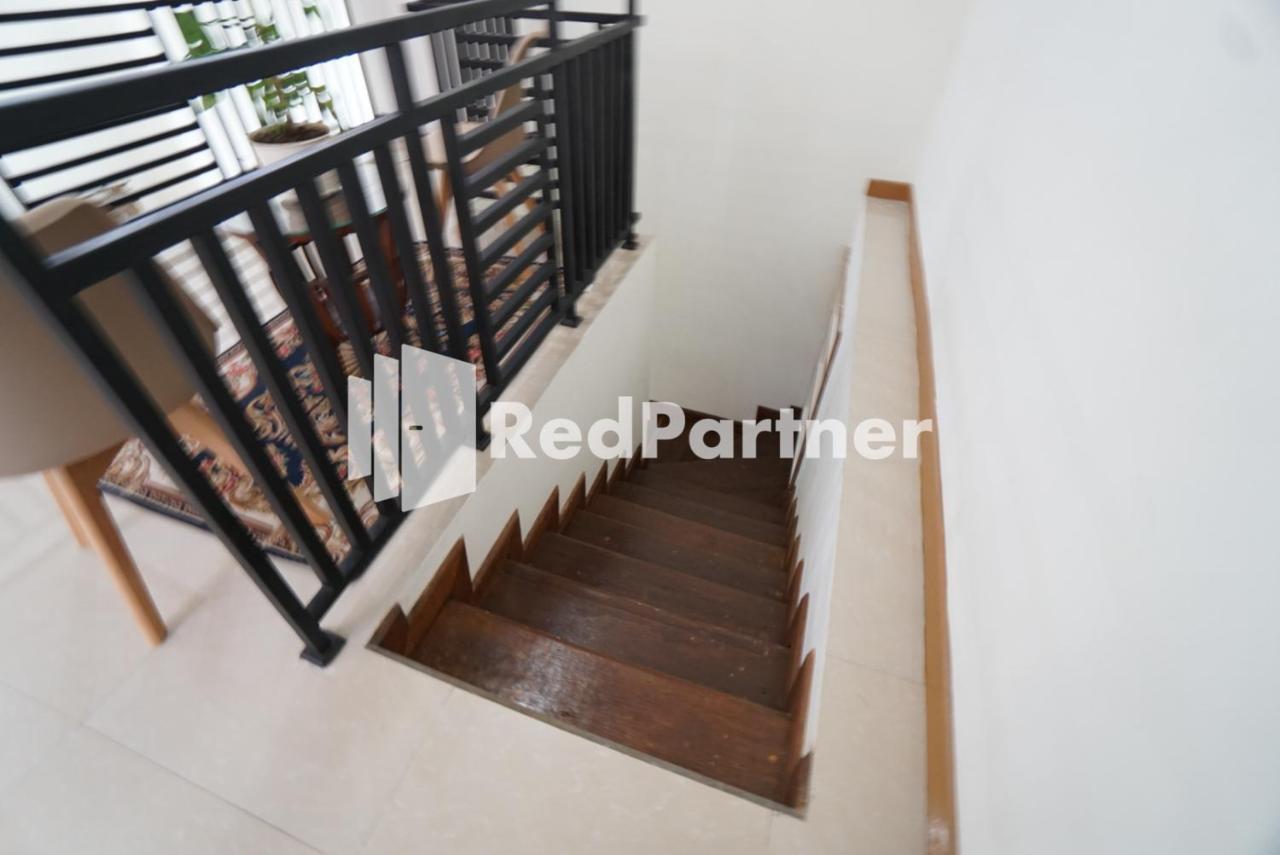 Hotel Fazza Syariah Mitra Reddoorz Jakarta Exterior foto